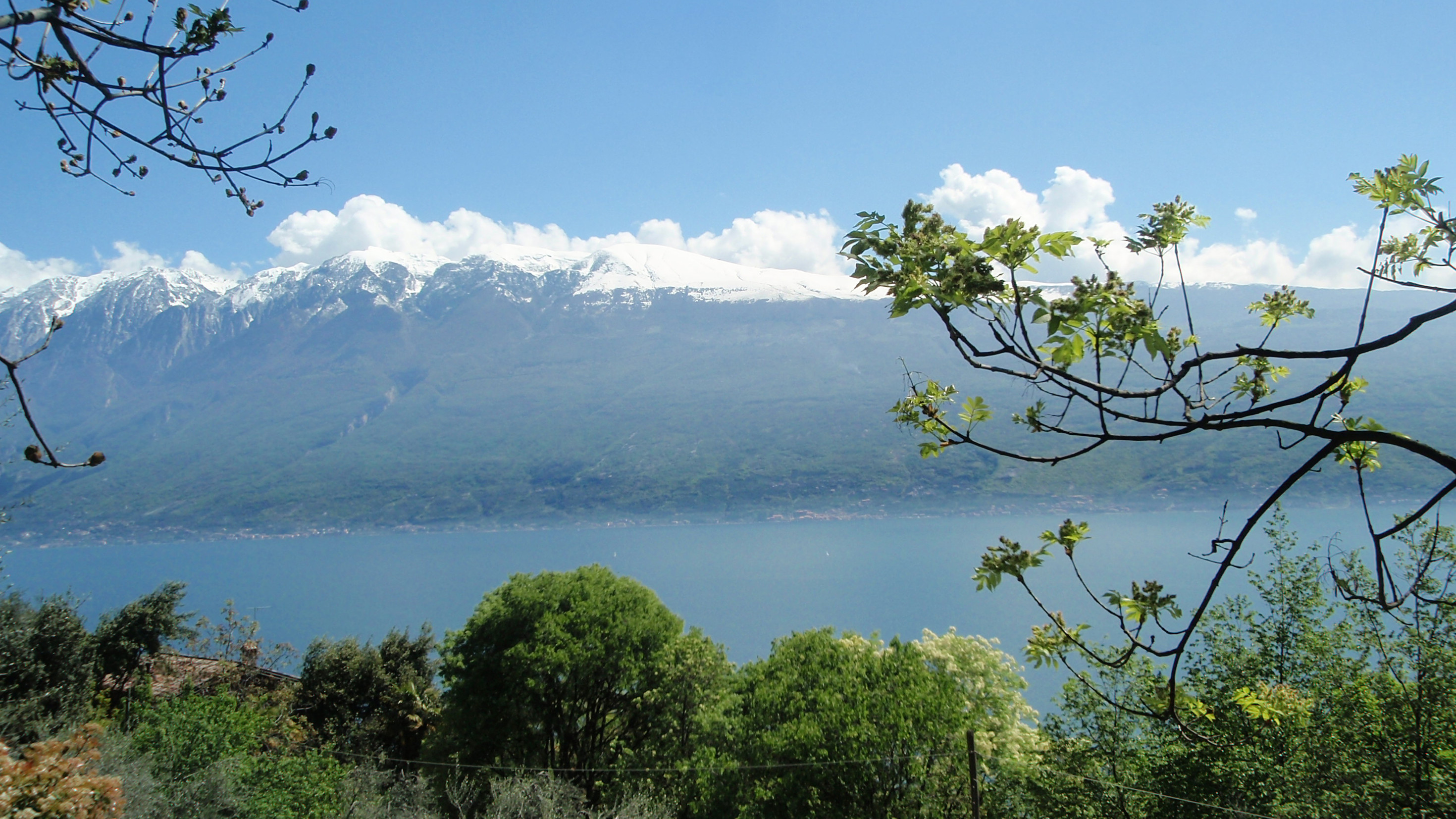 Paesaggio-acqua-cielo-e-neve